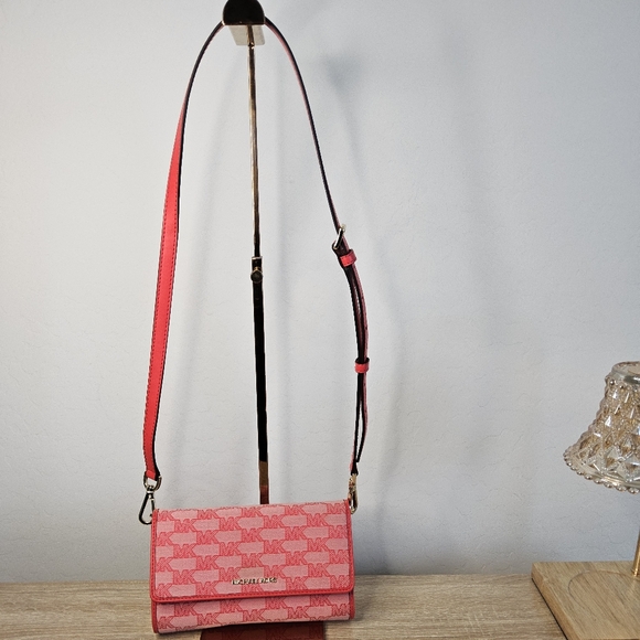 NWOT - MICHEAL KORS Medium Logo Crossbody - Picture 2 of 7